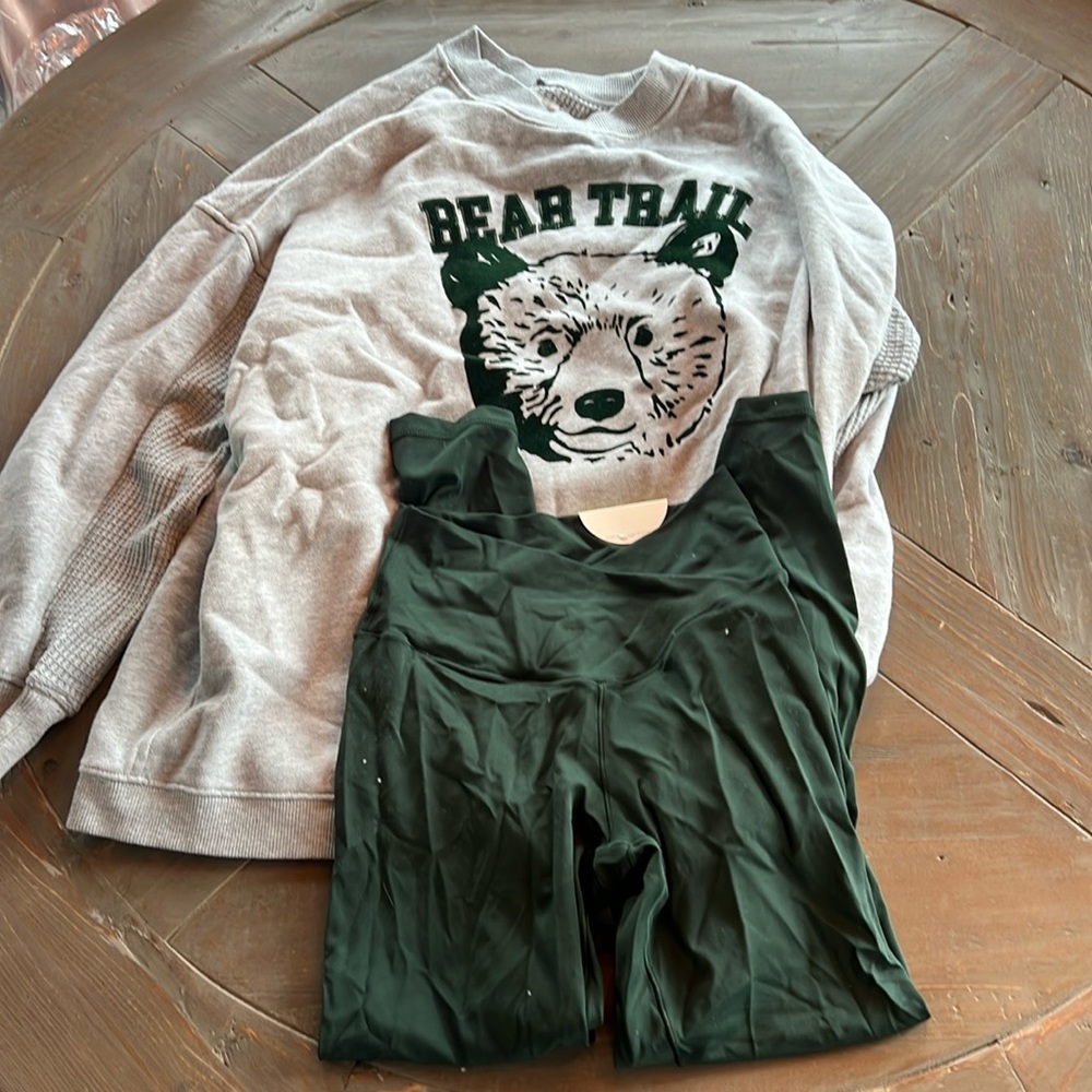 Aerie matching set 
Leggings and oversized pullover 
Very soft!